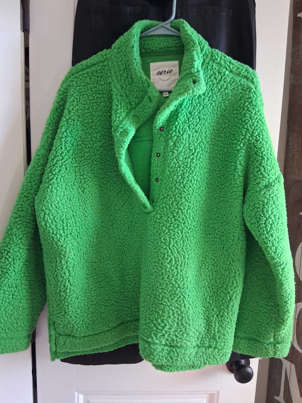 Aerie Women Sherpa Pullover Sweater in Bright Green